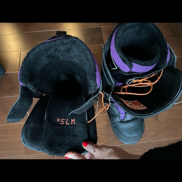 ThirtyTwo Snowboard Boots Size 7.5 double Boa- very good condition - sold - - Picture 5 of 8